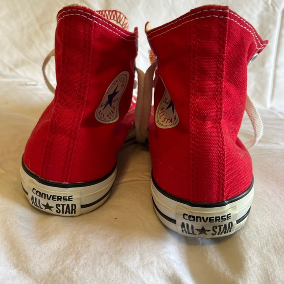 💕👟EUC Red “Hightop” Converse in size 10 - Picture 3 of 8